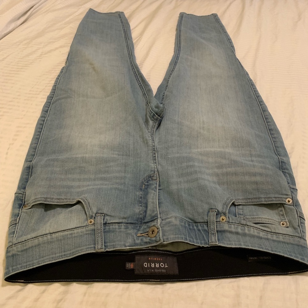 Torrid Light blue bombshell skinny jean